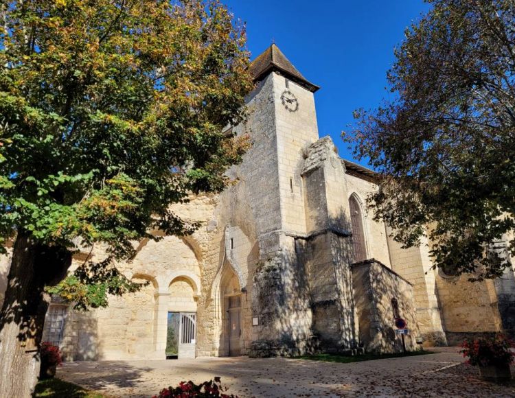 Eglise, pigeonnier et presbytère du site de Sourzac