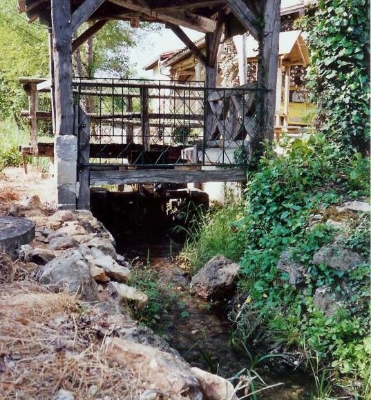 Pont sur le ruisseau de Fompeyre à Vallereuil