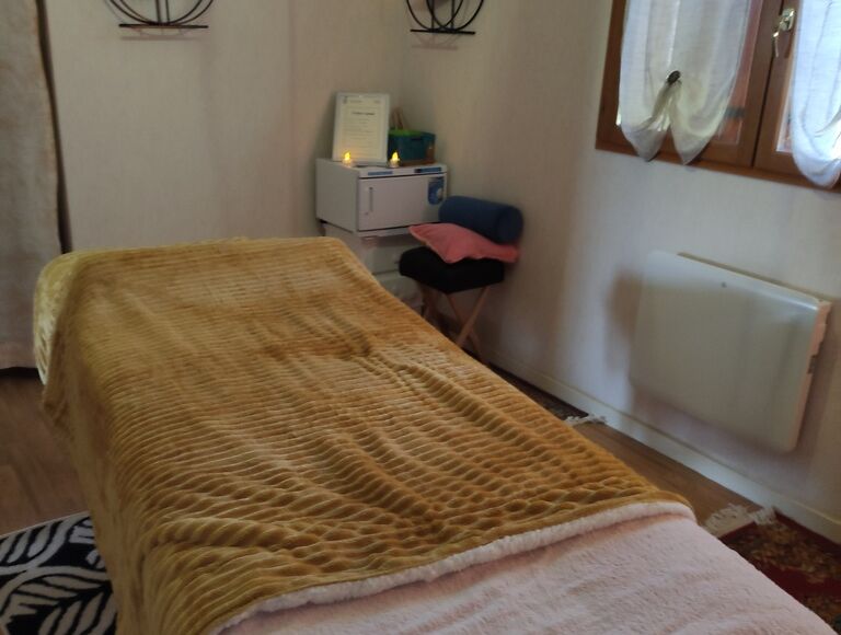 Nathalie-relaxation-massage-table-vallee-isle-perigord