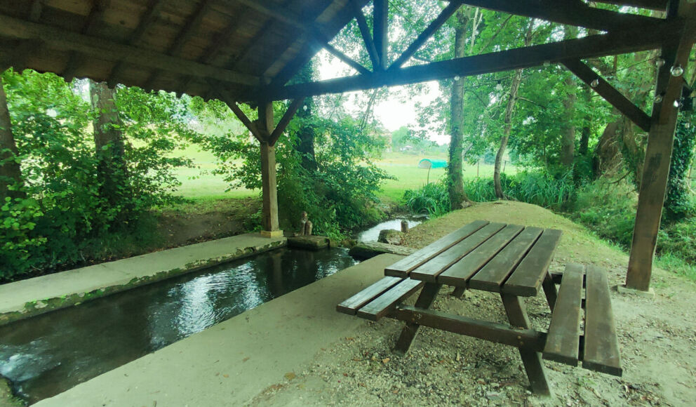 aire-pique-nique-lavoir-saint-jean-eyraud-tourisme-vallee-isle-perigord