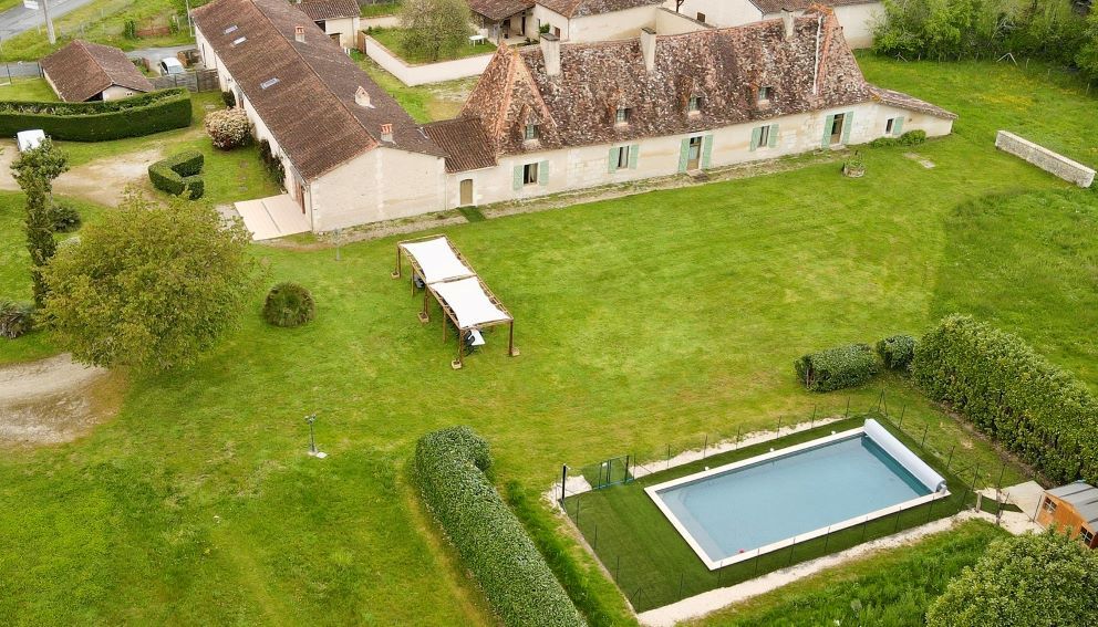 chartreuse dossimpont neuvic piscine vue de drone